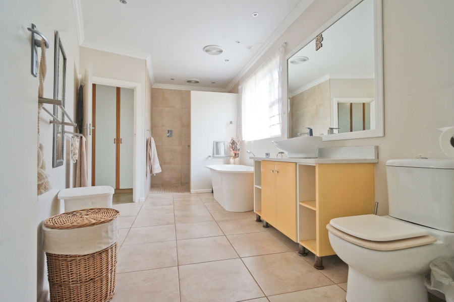 5 Bedroom Property for Sale in Winterstrand Eastern Cape